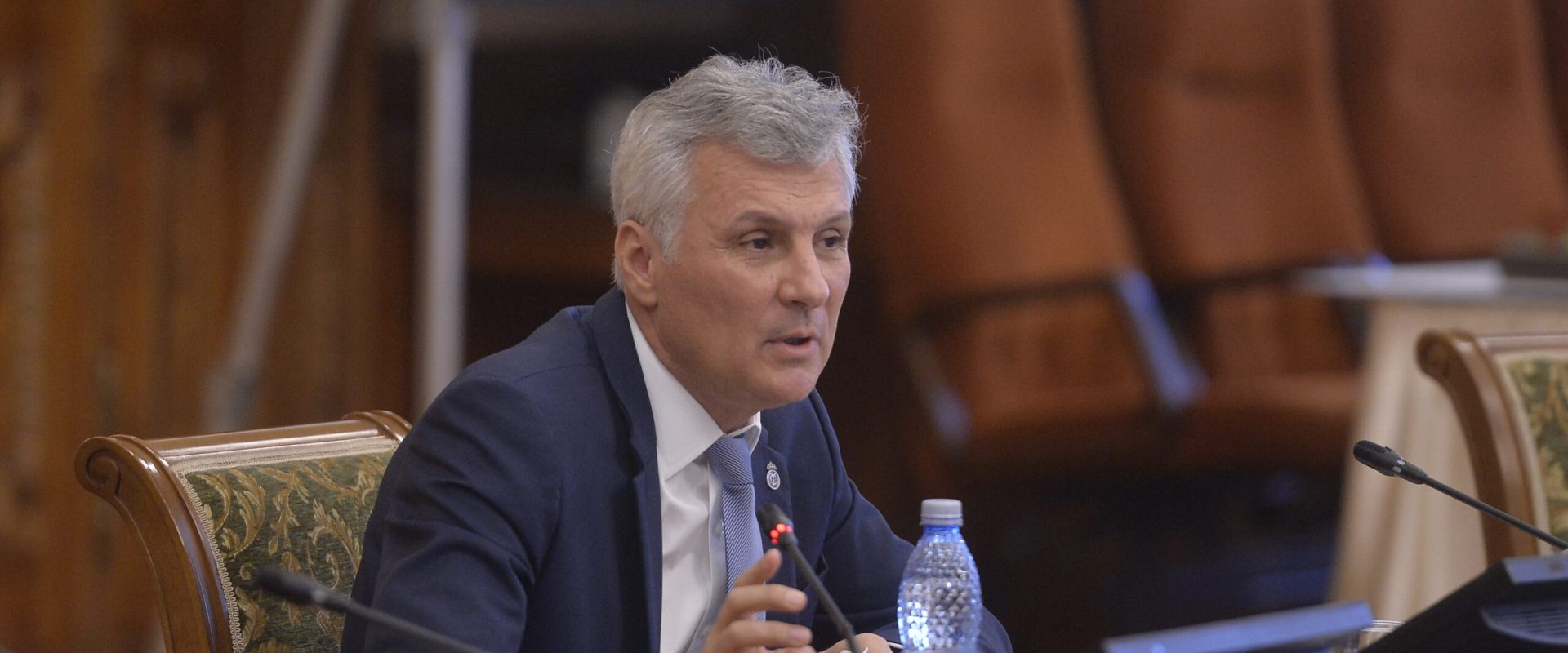 Ni se cere să ne vindem bunurile: România, la un pas de criză