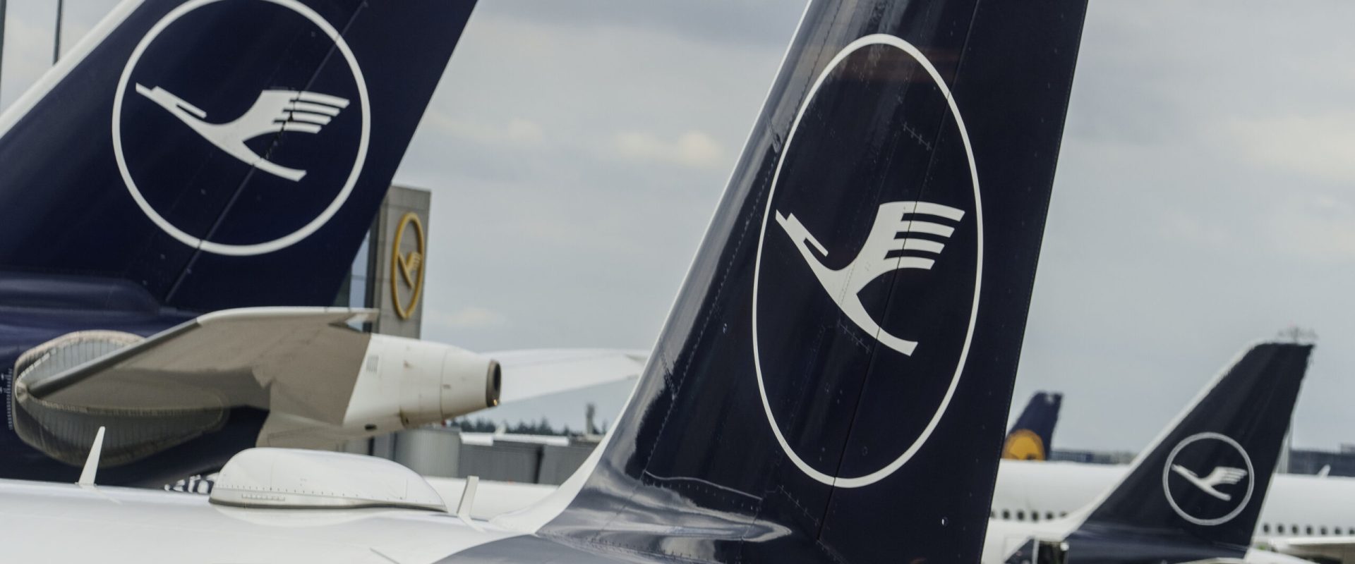Grevă la Lufthansa: Sute de români, blocați de Paște