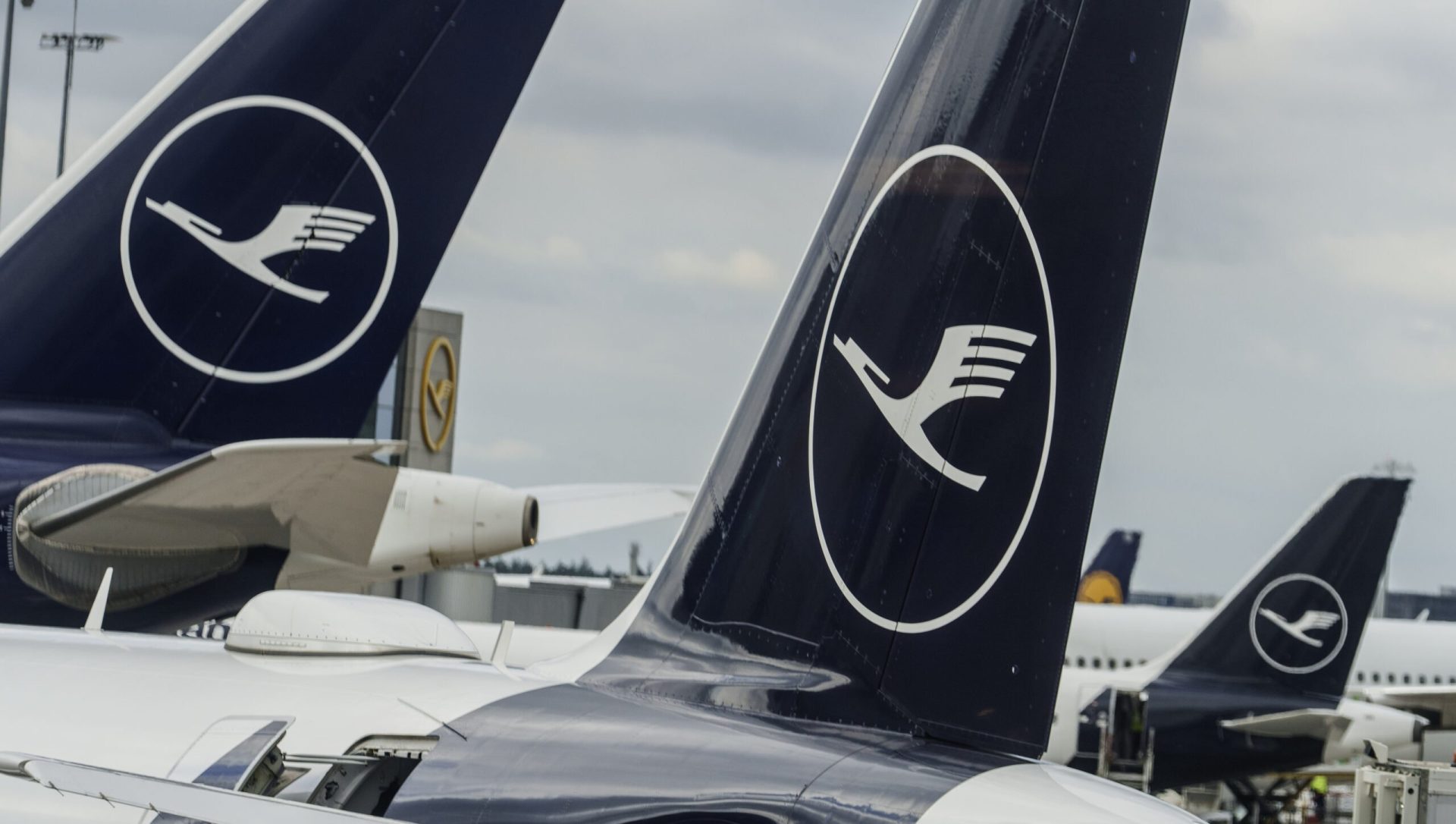 Grevă la Lufthansa: Sute de români, blocați de Paște