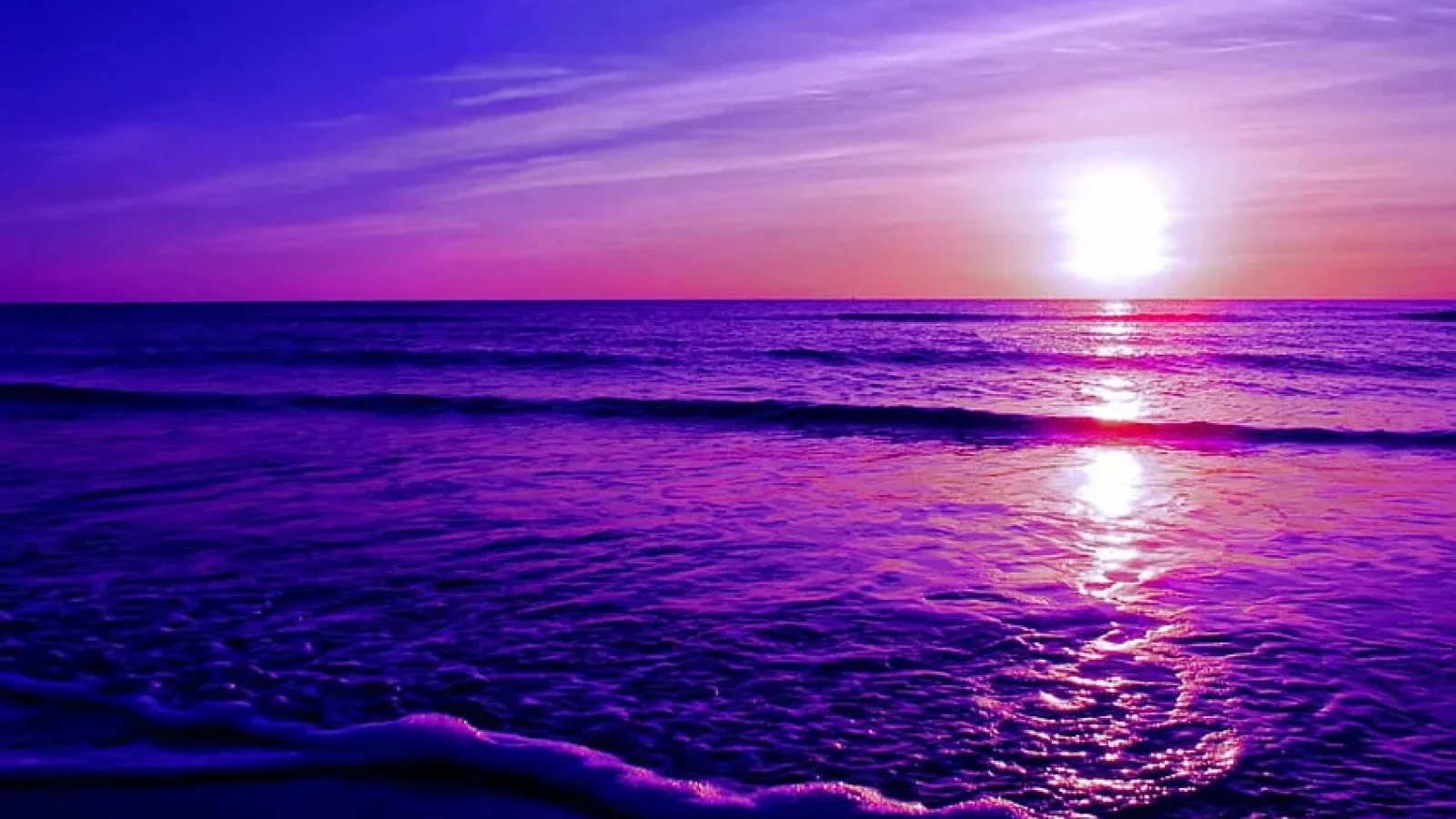 Cercetătorii, șoc: Oceanele lumii se colorează în violet