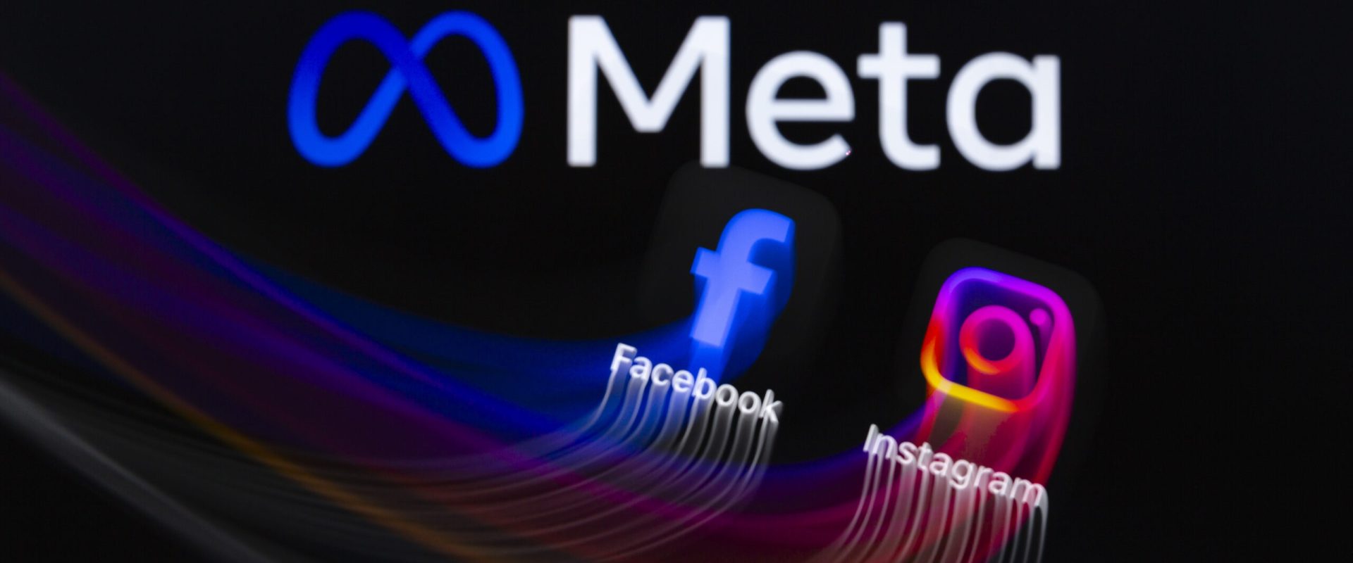 Meta monitorizează angajații, pentru AI: Clicuri și taste, sub lupă