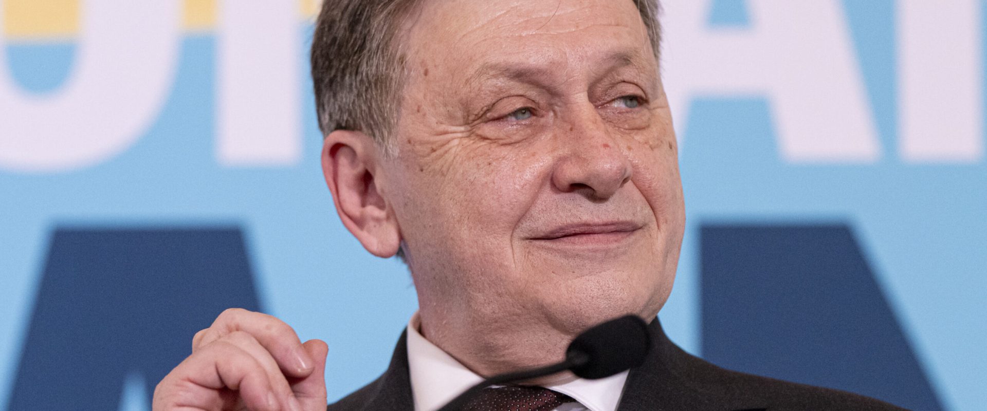 USR conduce țara, dar viitorul e PNL-USR-UDMR cu sprijin parlamentar