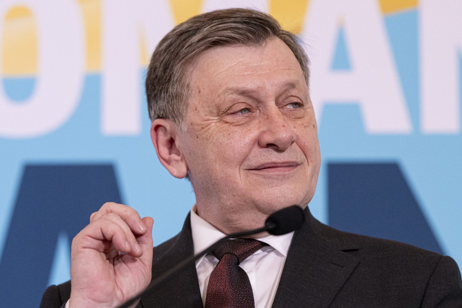 USR conduce țara, dar viitorul e PNL-USR-UDMR cu sprijin parlamentar