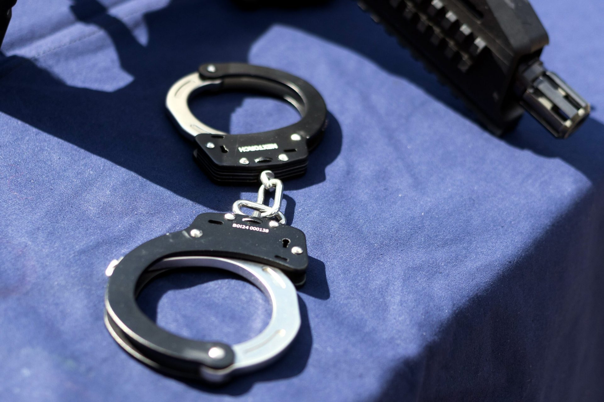 Un cetățean turc, reținut în Mehedinți cu 30 de kilograme de cocaină Un bărbat de 45 de ani, cetățean turc, a fost reținut în județul MEHEDINȚI după ce a fost prins în flagrant cu 30 de kilograme de cocaină