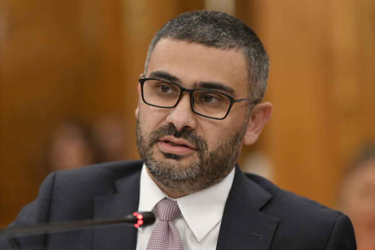 Ministrul Muncii, FLORIN MANOLE, despre salariul minim și „sclavia modernă” în România București – Salariul minim pe economie și impactul acestuia asupra vieții românilor a fost subiect de dezbatere publică, ministrul Muncii, FLORIN MANOLE, atrăgând atenția asupra inechităților existente