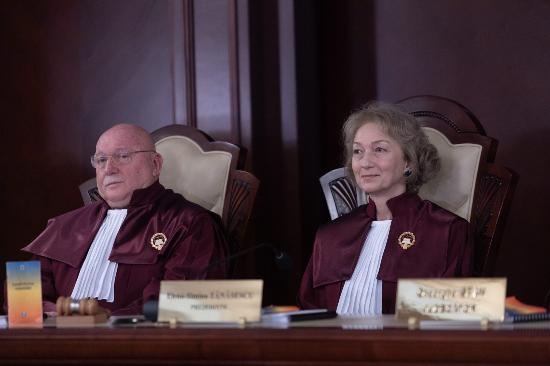 Vulnerabilitățile democrației: Atacul vine din interior, nu de la DUȘMANI