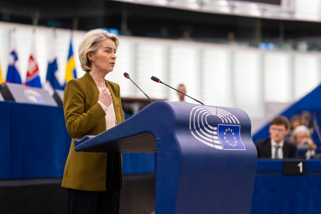 Bruxelles: Verificarea vârstei minorilor pe net, obligatorie