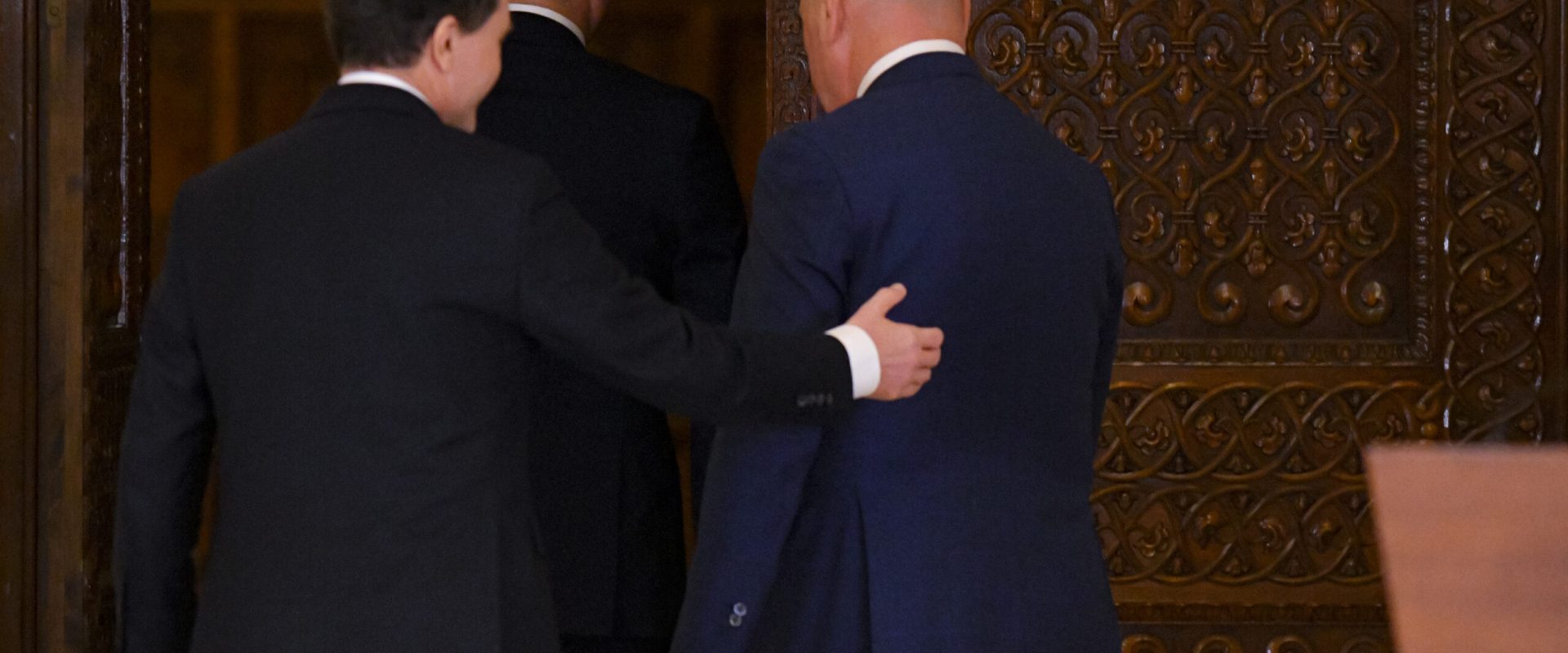 Nicușor Dan, la un pas de prăbușire? Riscul e mare fără Bolojan, ca Iohannis