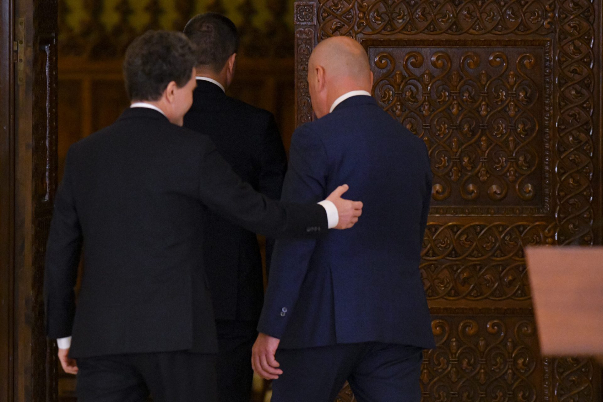 Nicușor Dan, la un pas de prăbușire? Riscul e mare fără Bolojan, ca Iohannis