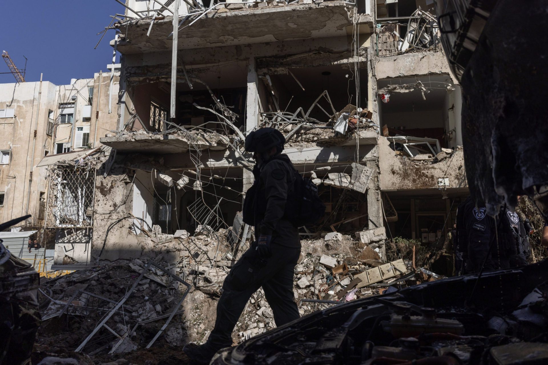 Război în Orient: Hezbollah lovește Israelul, SUA și Iranul, la negocieri