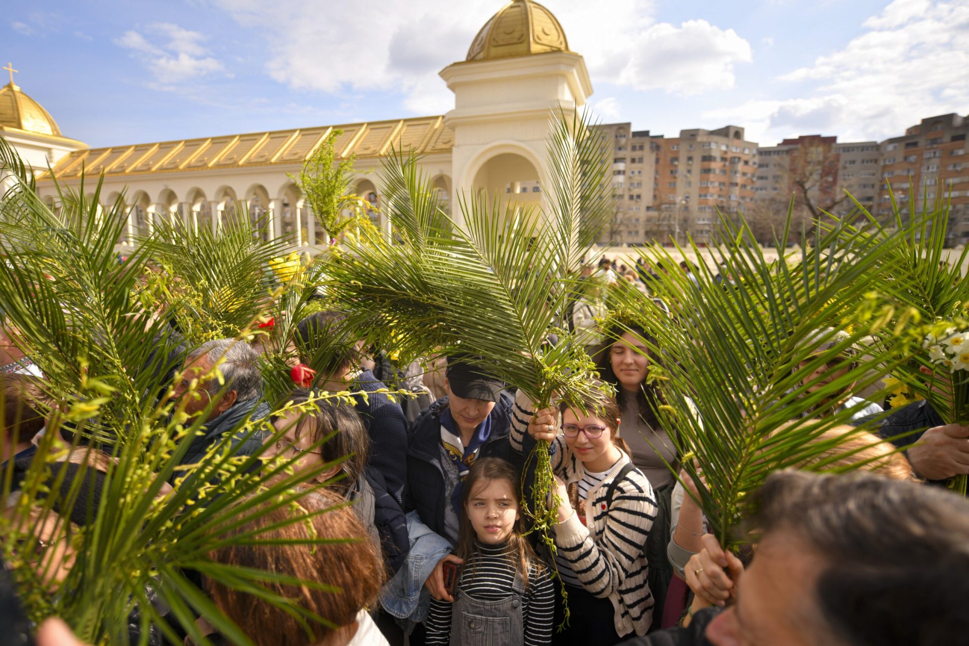 Floriile, între credința religioasă și tradițiile populare În această duminică, creștinii ortodocși sărbătoresc Intrarea Domnului în Ierusalim, cunoscută sub numele de Florii