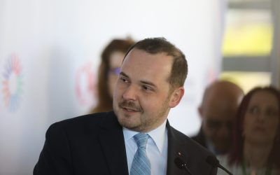 Bolnav la serviciu sau fără bani: Decizia grea a românilor