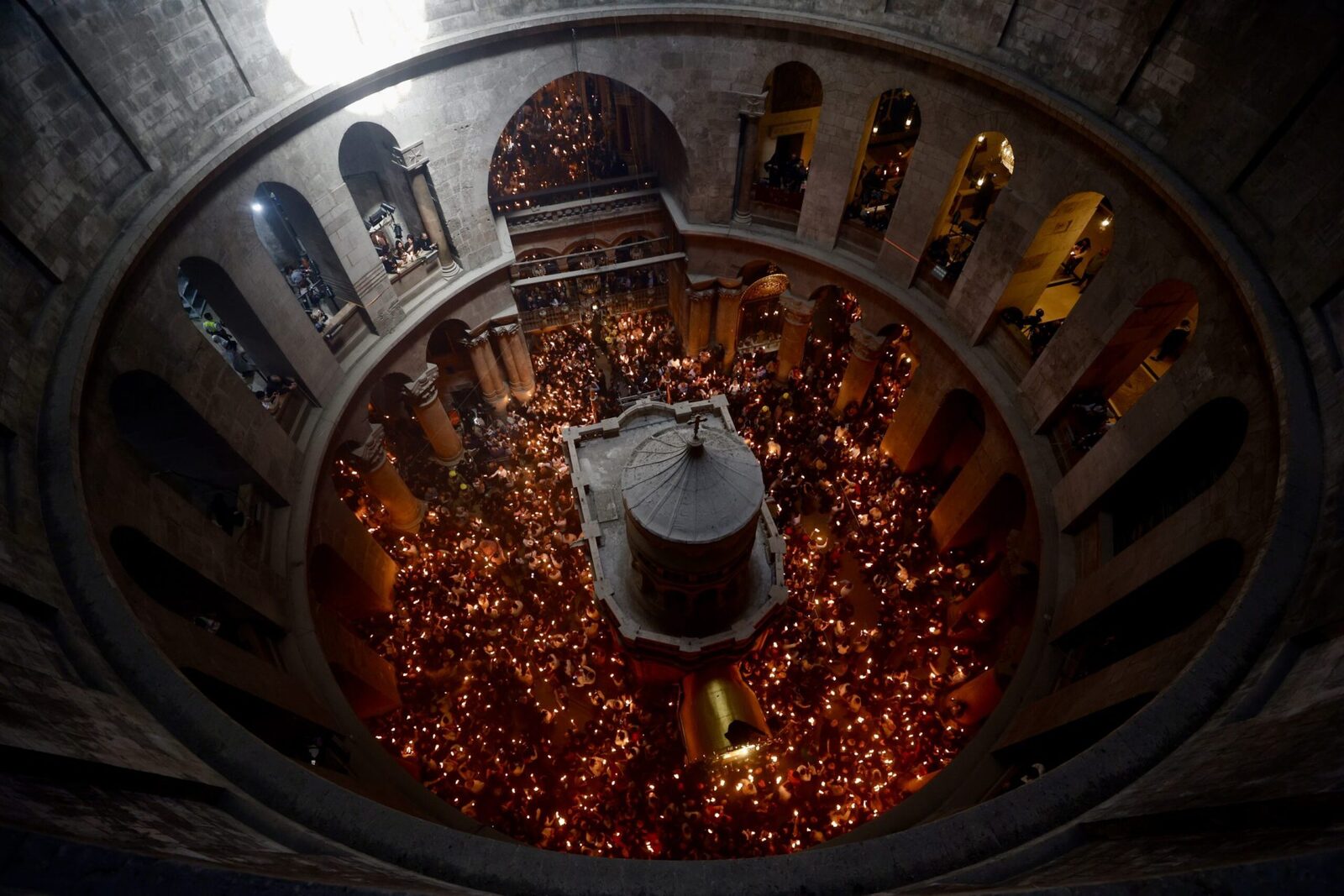 Sărbătoare: Lumina Învierii, speranța unui viitor pașnic pentru toți