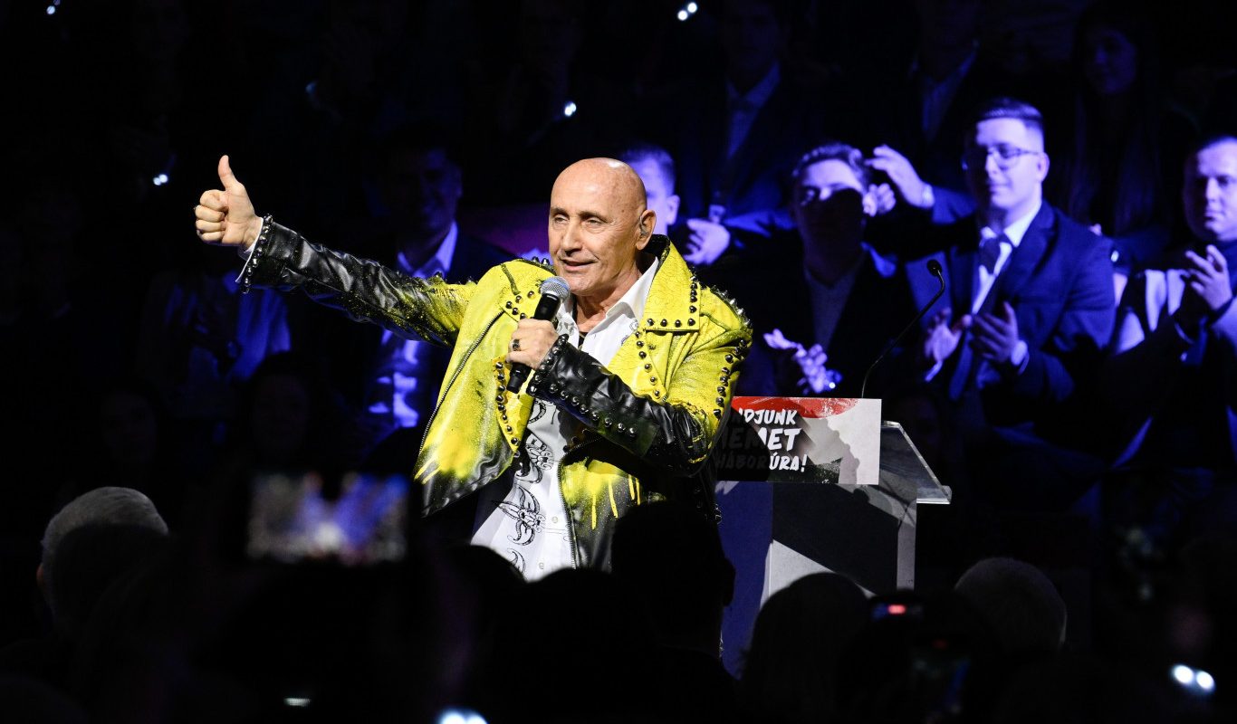 Pataky Attila, Kis Grofo și Curtis, spectacol cu Der Heni în oraș