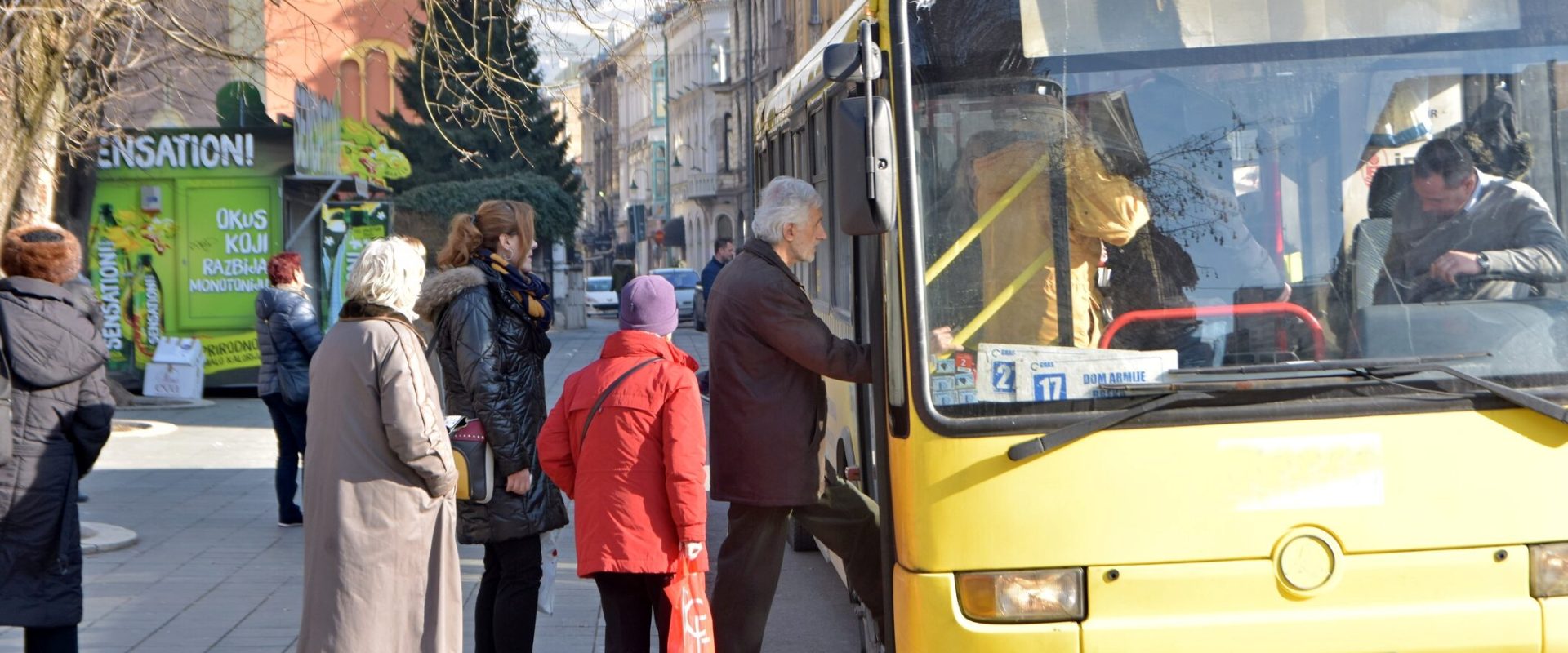 Transport GRATUIT pentru pensionari în România: Unde, cum și pentru cine