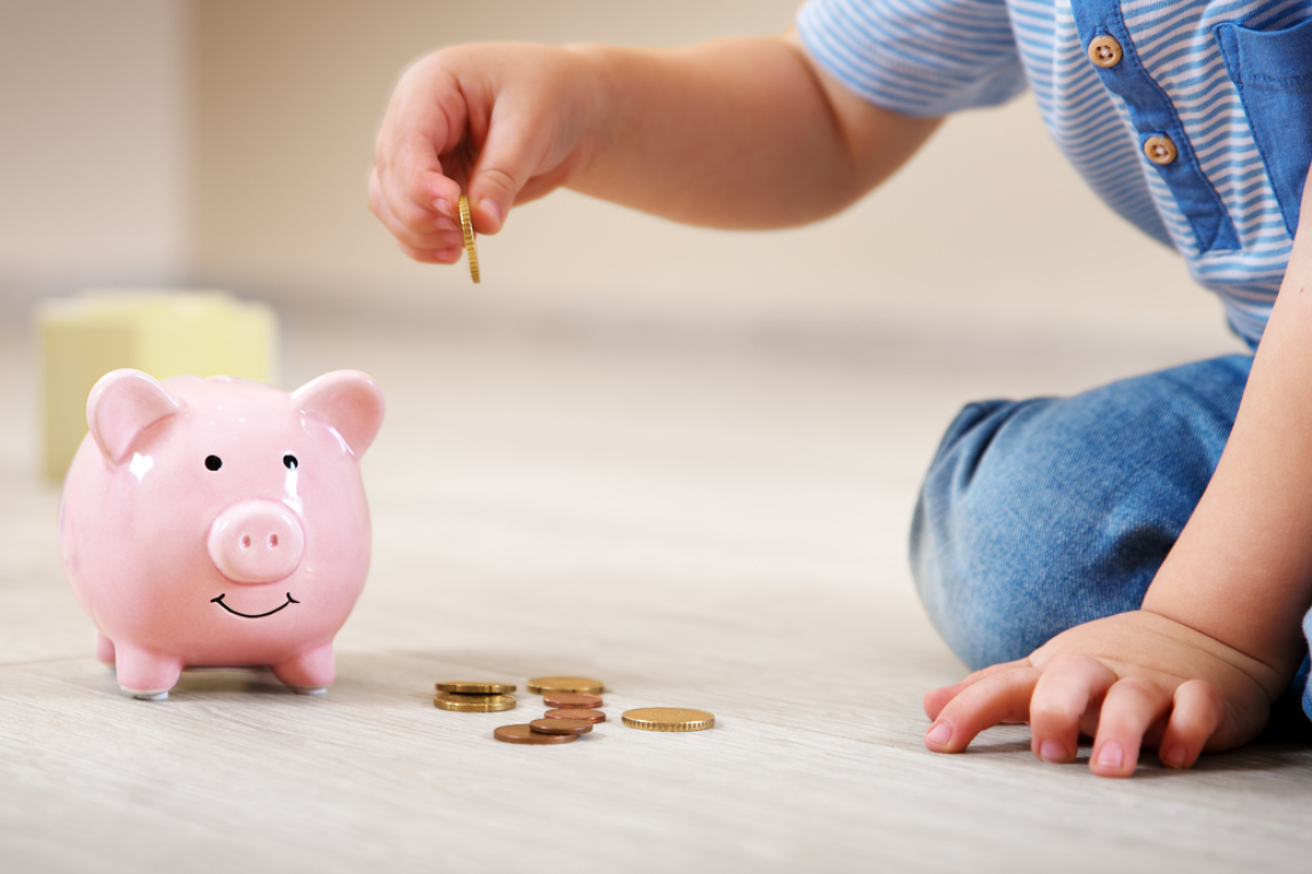 Atenție la banii de la stat! Când intră alocațiile și indemnizațiile în aprilie