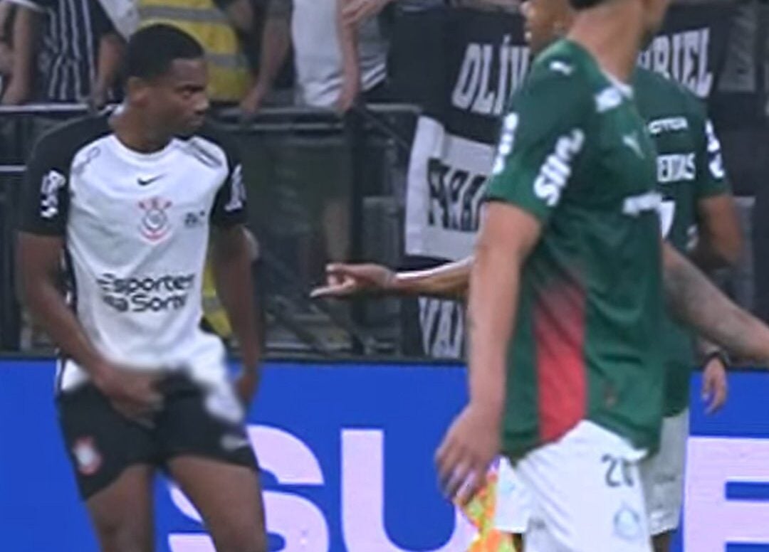 VAR a eliminat jucătorul, gest șocant în timpul meciului – VIDEO