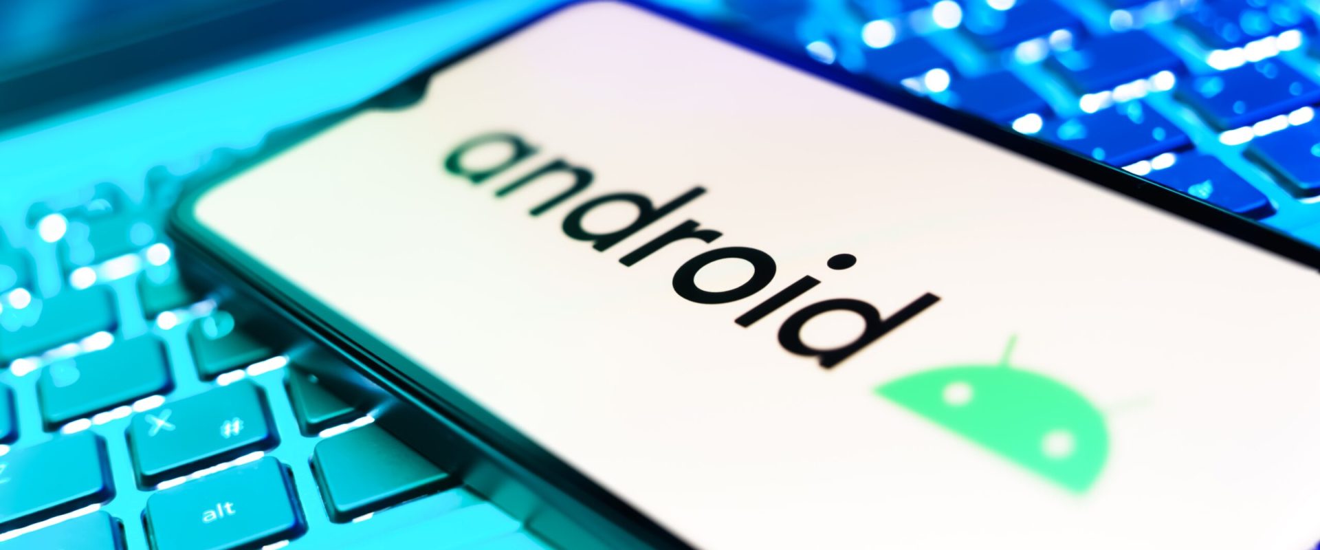 Peste 2,3 milioane de telefoane Android, infectate cu malware din Google Play