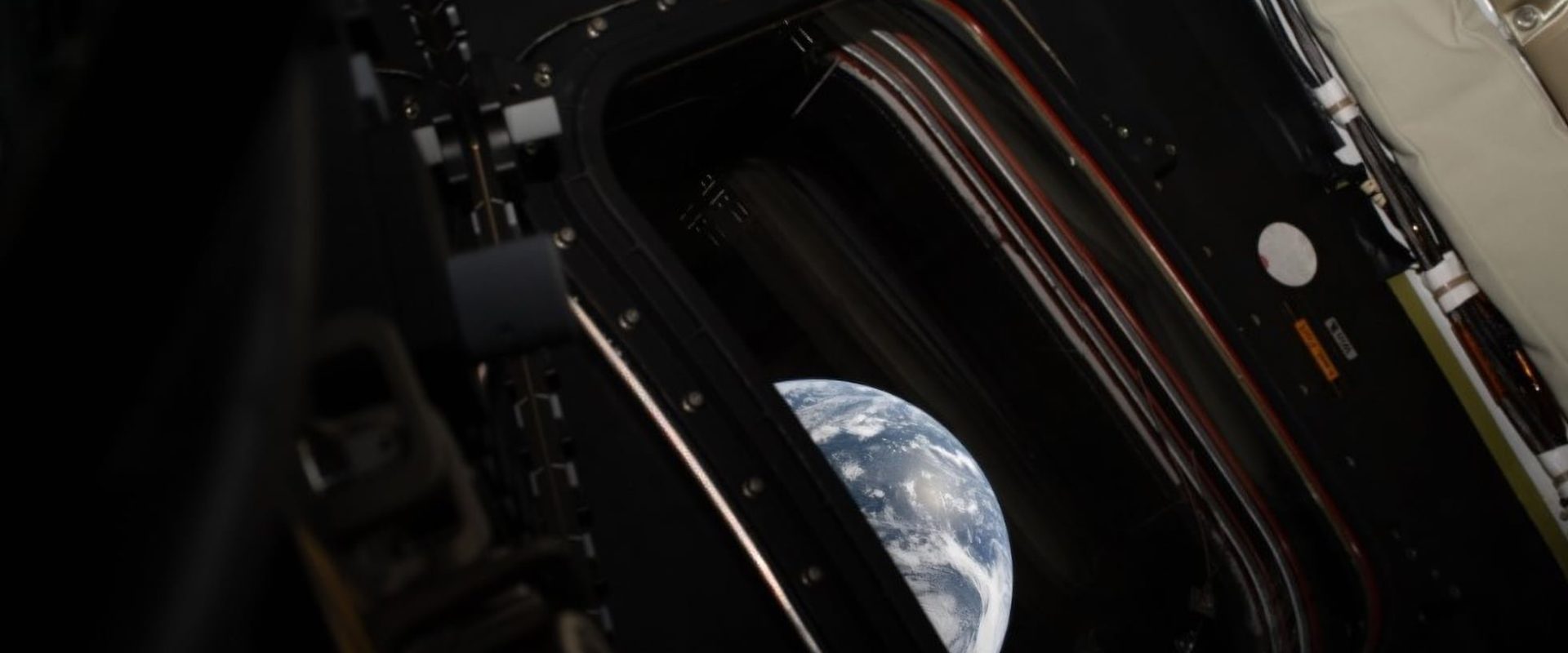 Imagini spectaculoase din spațiu: Cum arată Pământul văzut de astronauții Artemis II Primele fotografii ale Pământului, realizate de echipajul misiunii Artemis II, au fost transmise pe Pământ, oferind o perspectivă unică asupra planetei noastre