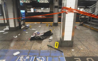 Atac cu maceta la metroul din New York. Agresorul a fost ucis de polițiști