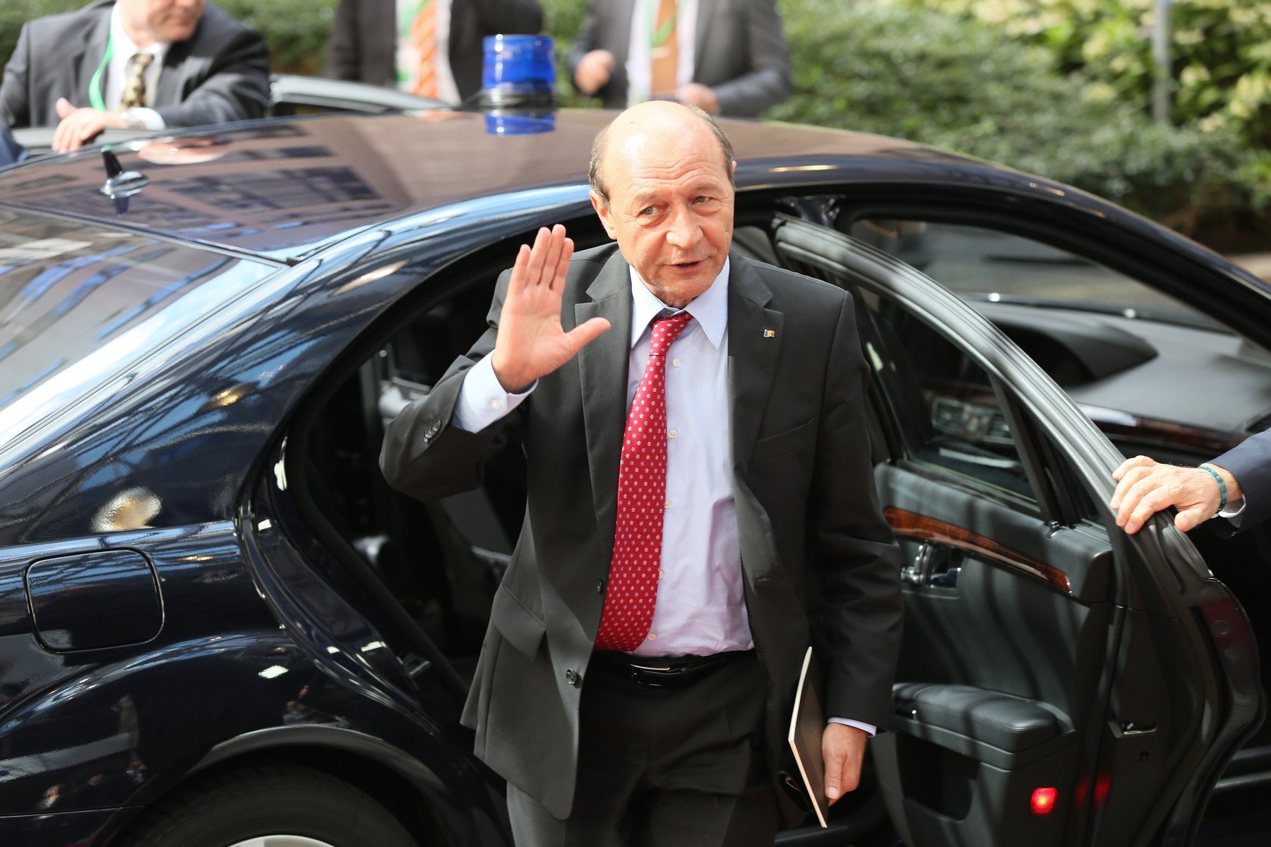 Fostul președinte Traian Băsescu a pledat pentru constituirea unei armate europene, considerând-o o alternativă la potențiala instabilitate a Statelor Unite sub conducerea lui Donald Trump