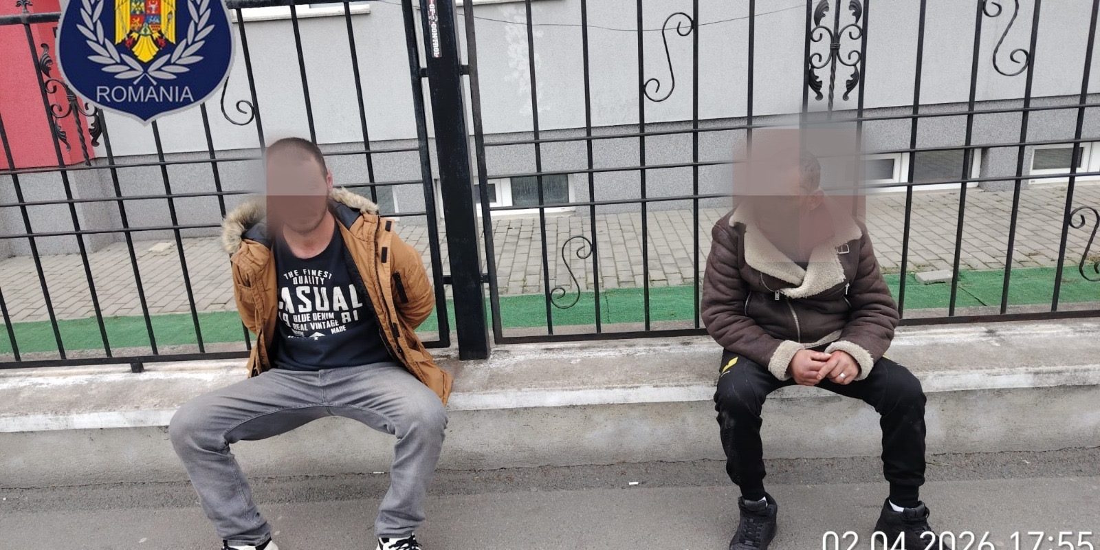 Doi bărbați, cu zeci de amenzi la activ, au ajuns la spital după ce s-au bătut bine în fața stadionului UTA (foto)