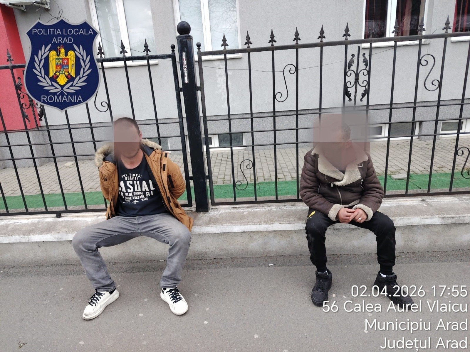 Conflict violent în Arad: Doi bărbați, protagoniștii unei altercații, au ajuns la spital Arad, 3 aprilie 2026 – Polițiștii locali din cadrul Poliției Locale Arad au intervenit rapid pentru aplanarea unui conflict izbucnit pe domeniul public, în apropierea stadionului „Francisc Neuman”