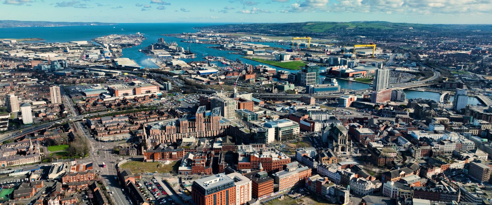 Inul din Belfast: De la fabrici la catwalk, o nouă identitate culturală