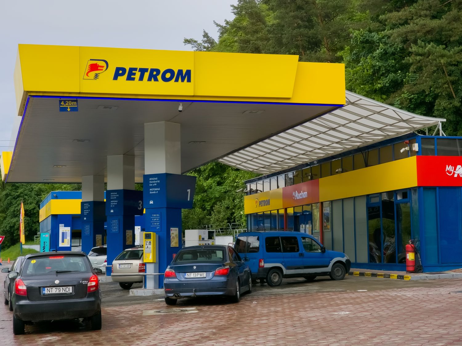 Benzina și motorina, prețuri SURPRIZĂ la pompă azi. Ce se întâmplă