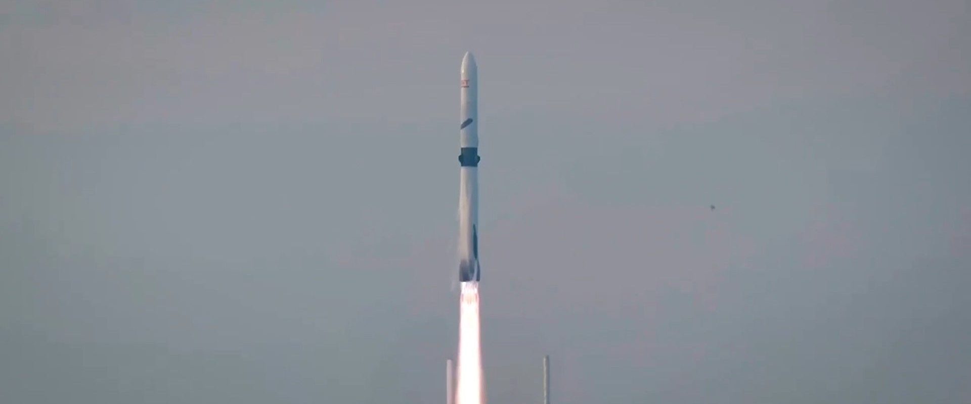 Blue Origin reușește: Racheta New Glenn, REUTILIZATĂ pentru prima oară