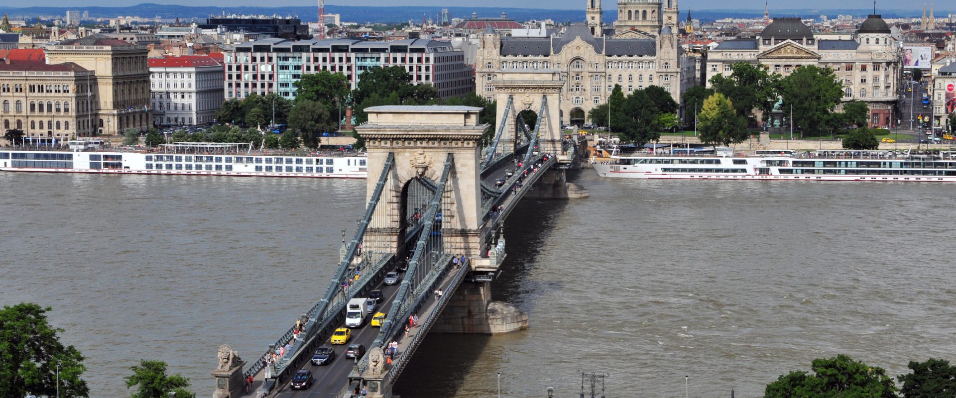 Balamaua radicală care schimbă Ungaria: Orban și Magyar, uitați de un actor cheie