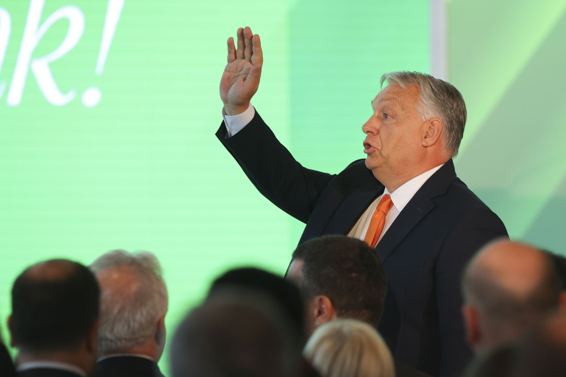 Orban, „dezertat” de la putere: Reacții puternice de la CE și Macron