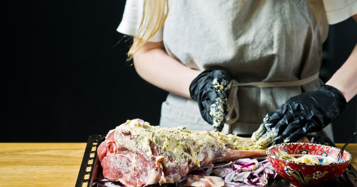 Cele mai bune rețete de ciorbă și friptură de miel pentru masa de Paște: Sfaturi esențiale de la bucătari experimentați