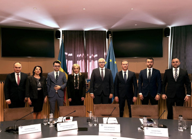 „Oare este vreun om normal la cap care să creadă că a fost o competiţie?”