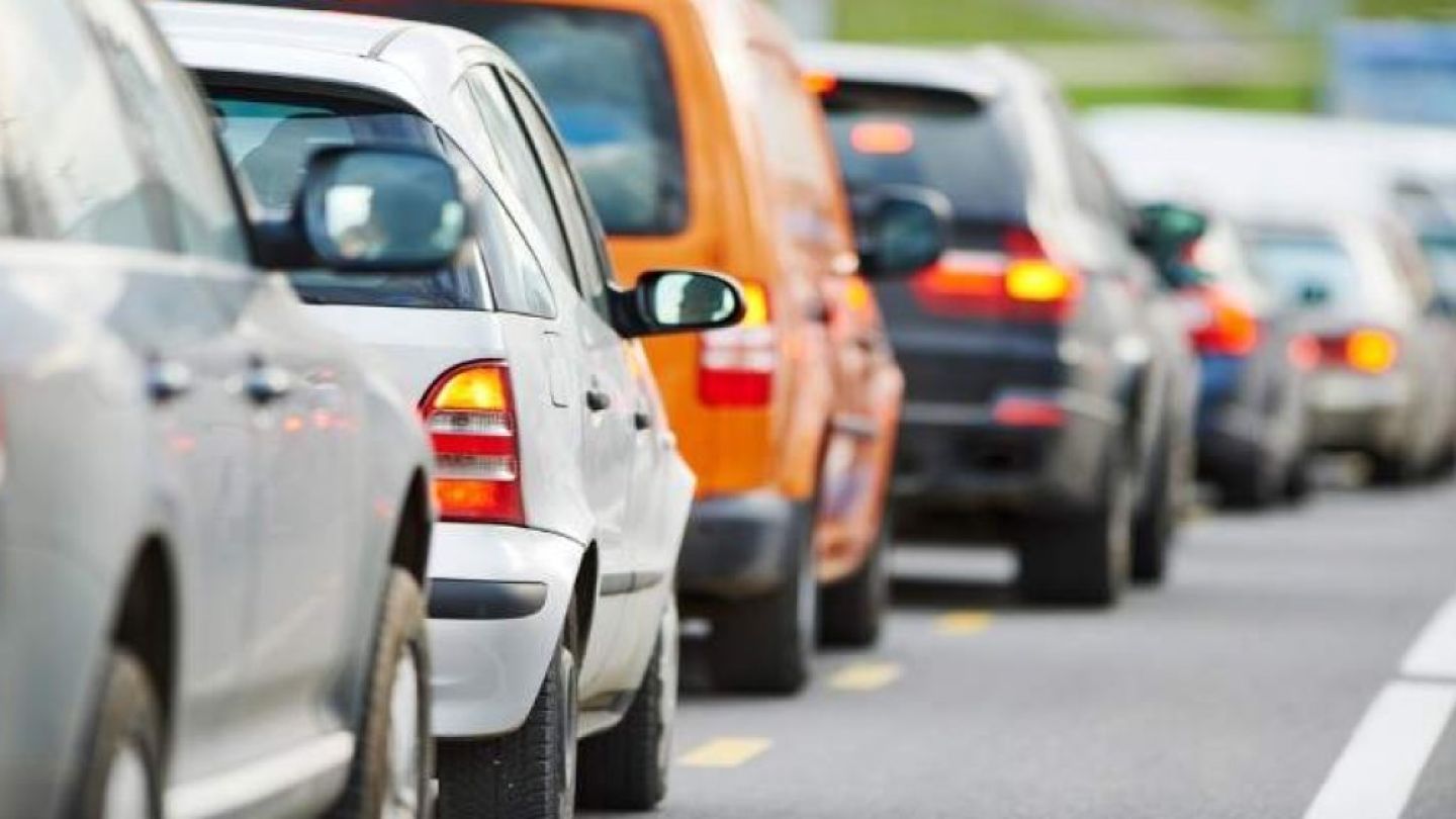 Circulație închisă pe 17 kilometri din Drumul Expres Craiova – Pitești pentru reparații urgente Circulația rutieră pe o porțiune de 17 kilometri din Drumul Expres (DEx) 12 Craiova – Pitești este închisă temporar pentru efectuarea unor lucrări de reparații