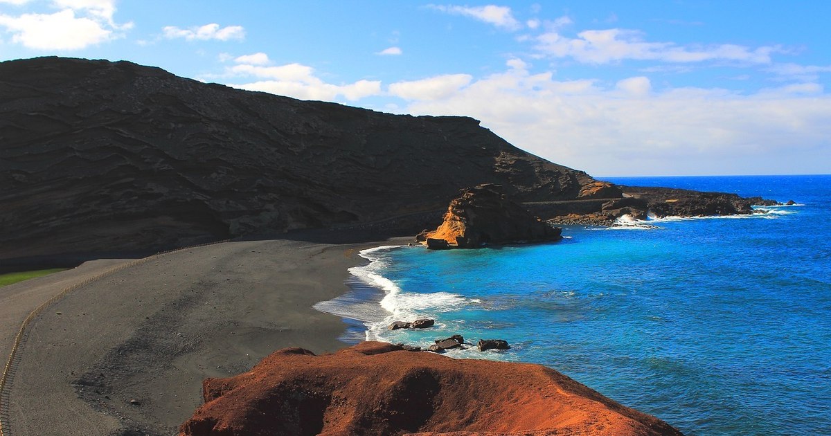 Coșmarul unei pensionare pe aeroport: a rămas fără bani și fără vacanța visată în Tenerife din cauza unui detaliu banal. „Sunt distrusă!”