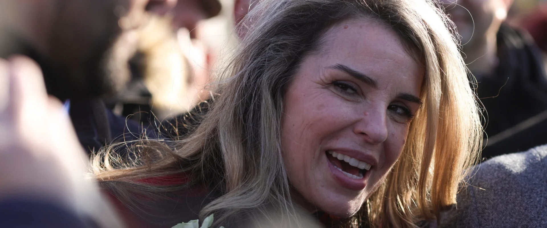 Cristela Georgescu, soția lui Călin Georgescu, a criticat public ”justiția lumească” într-o serie de mesaje recente, exprimându-și nemulțumirea față de evoluția situației juridice a partenerului său și de felul în care aceasta este reflectată în spațiul public