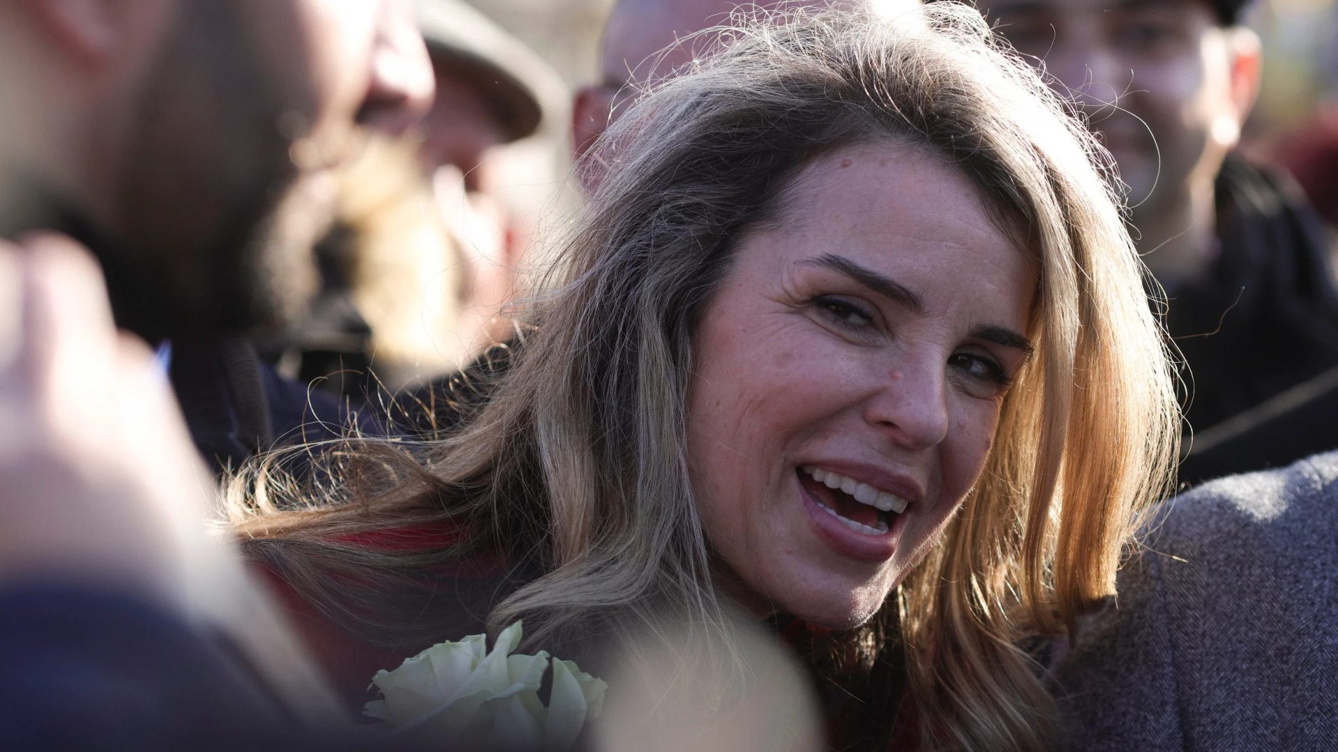 Cristela Georgescu, soția lui Călin Georgescu, a criticat public ”justiția lumească” într-o serie de mesaje recente, exprimându-și nemulțumirea față de evoluția situației juridice a partenerului său și de felul în care aceasta este reflectată în spațiul public