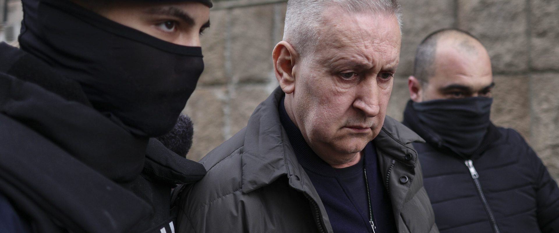 Risc major: Obstrucție la Justiție și afaceri prin interpuși