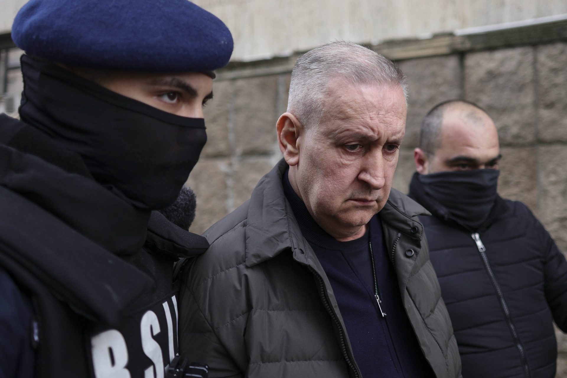 Risc major: Obstrucție la Justiție și afaceri prin interpuși