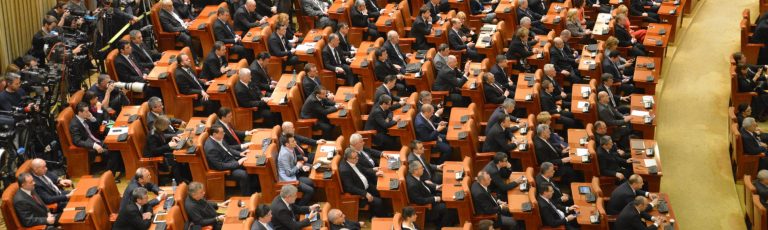 Deputații schimbă legea: Directorii de stat, avantajați cu diurnă și transport