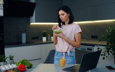 Poziția la masă: De ce contează CUM mănânci, nu doar CE mănânci