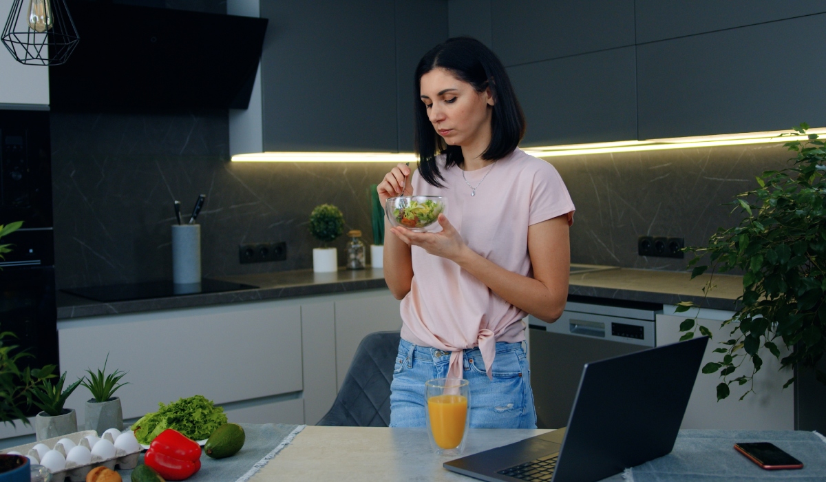 Poziția la masă: De ce contează CUM mănânci, nu doar CE mănânci