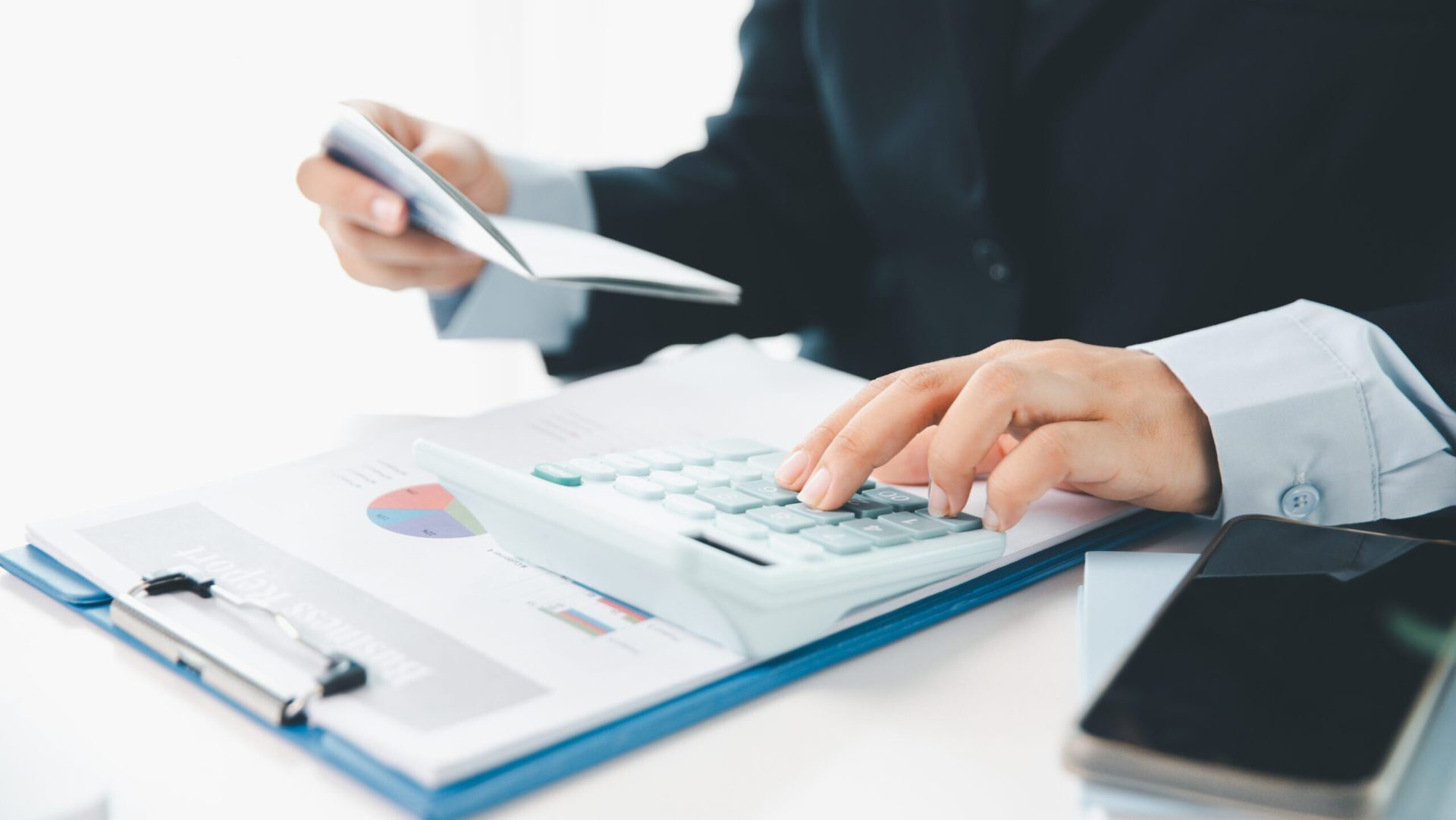 România, pe marginea recesiunii: Creștere economică de 0,7% și semnal de alarmă pentru 2025