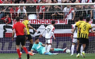 El Rayo parte al AEK y se acerca al Olimpo de las semifinales de la Conference | Fútbol | Deportes