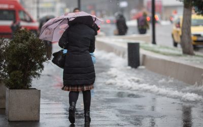 Vremea se înrăutățește: Vânt puternic și ninsori la munte