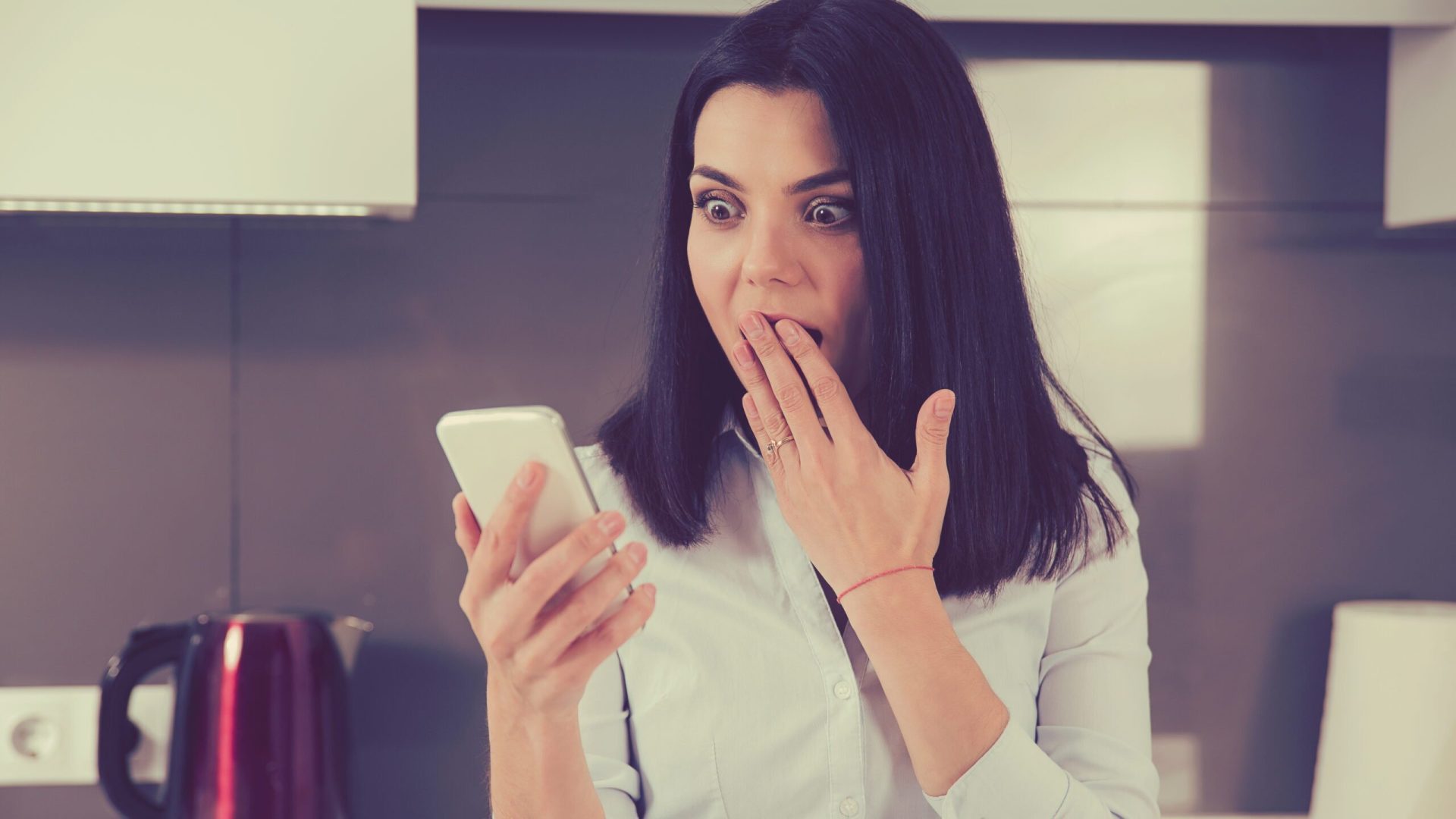 Atenție, români cu mobilul! Informații periculoase: Rămâi fără bani