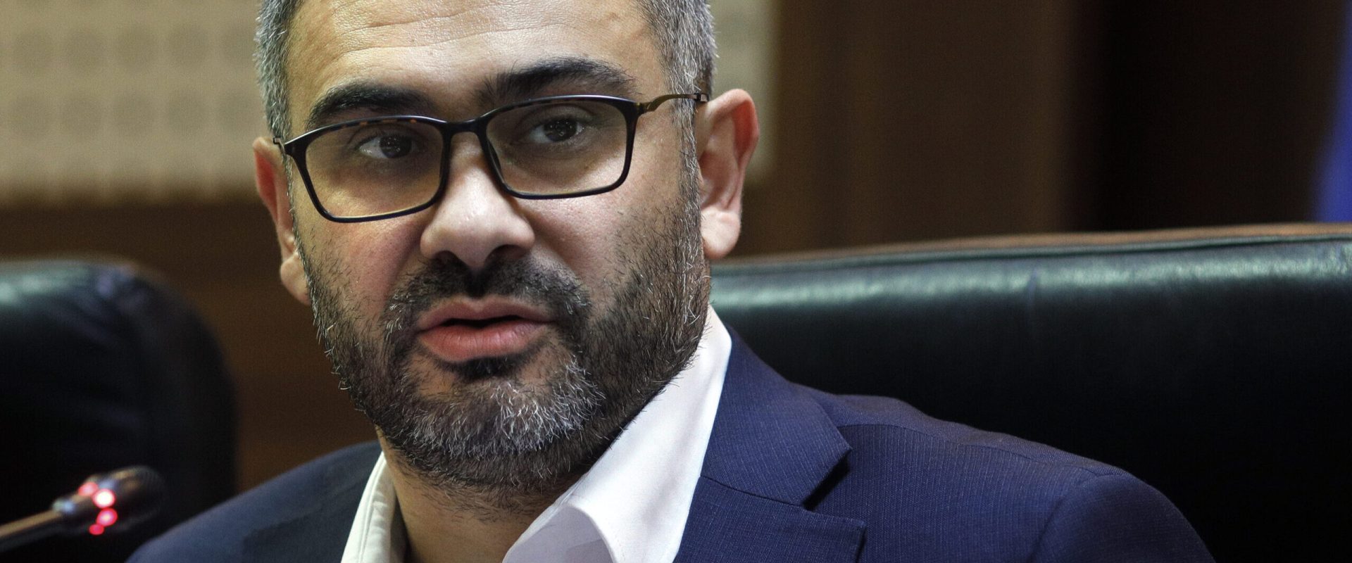 Criza socială bate la ușă: Peste 7.000 de firme, închise. Manole: Sărăcia crește