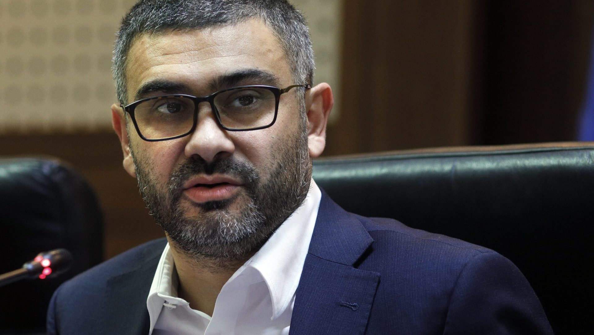 Criza socială bate la ușă: Peste 7.000 de firme, închise. Manole: Sărăcia crește