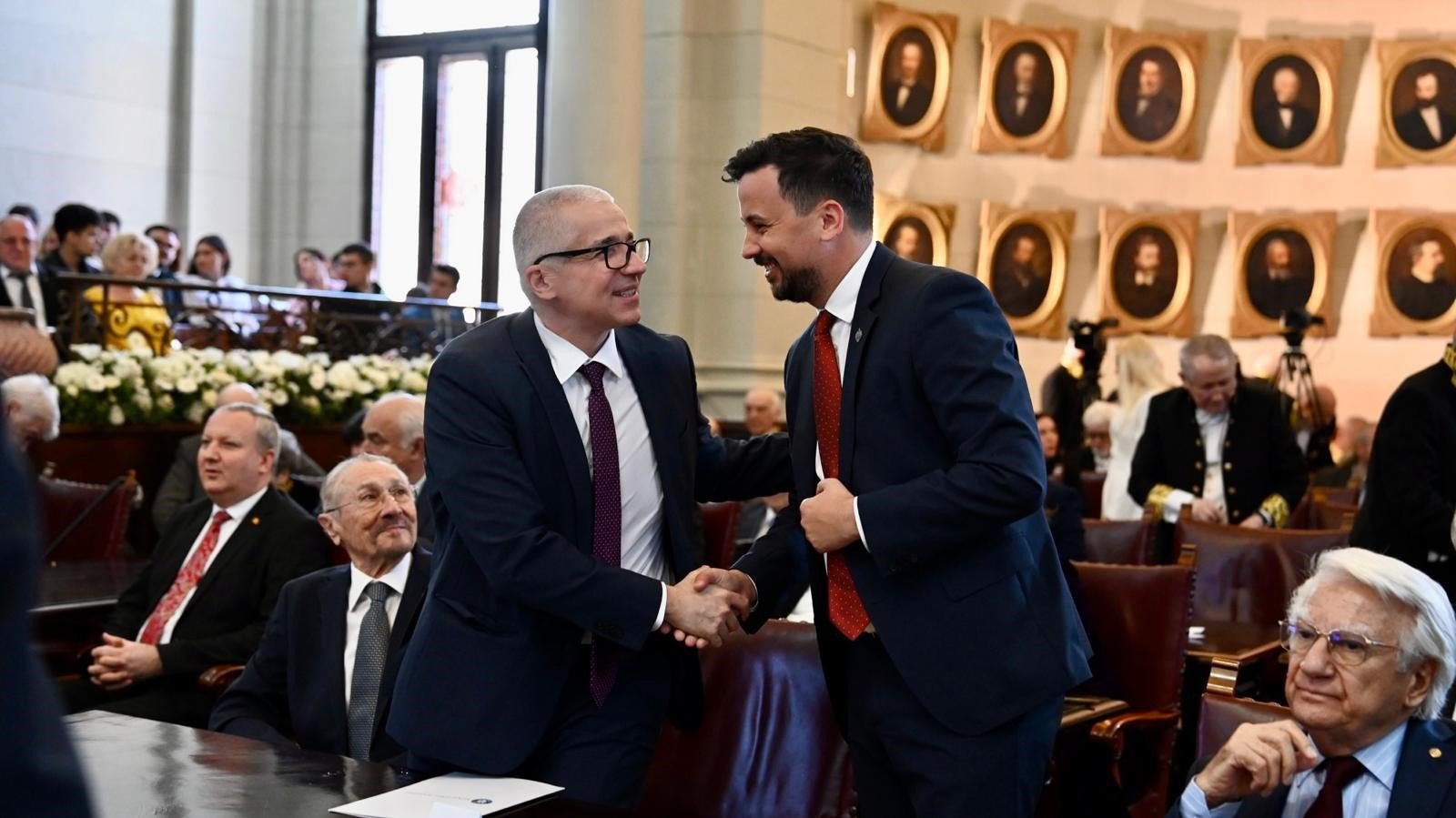 Ministrul Justiției, Radu Marinescu, acuzat de plagiat, a vorbit la Academia Română Ministrul Justiției, Radu Marinescu, singurul membru al Guvernului actual acuzat de plagiat, a fost prezent la ceremonia de sărbătorire a 160 de ani de la înființarea Academiei Române